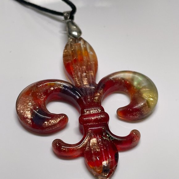 Glass Fleur Design Necklace - Picture 3 of 4